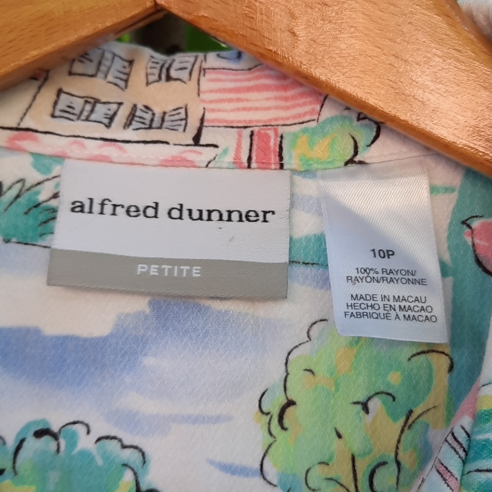 Alfred Dunner Pastel Beach scene Button up shirt - Picture 5 of 6